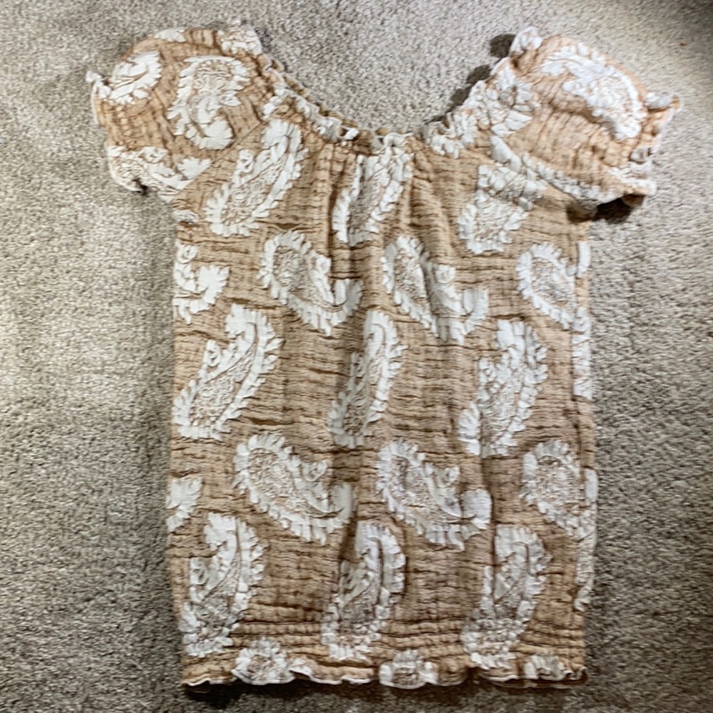 Once Again top. Sz med  beige/white paisley